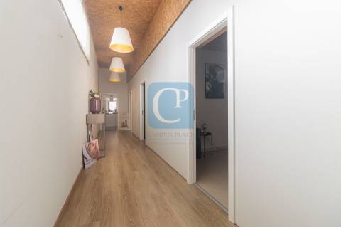 Loja comercial para trespasse à estação de metro dos Combatentes, Paranhos