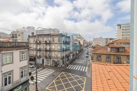 Apartamento T2 remodelado em Cedofeita, Porto