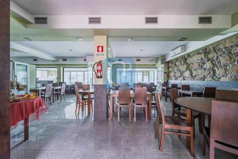 Moradia T3 com Restaurante, em Alfena, Valongo
