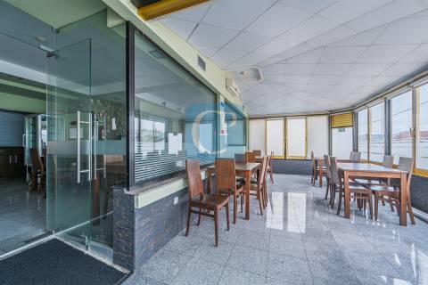 Moradia T3 com Restaurante, em Alfena, Valongo