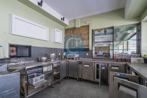 Moradia T3 com Restaurante, em Alfena, Valongo