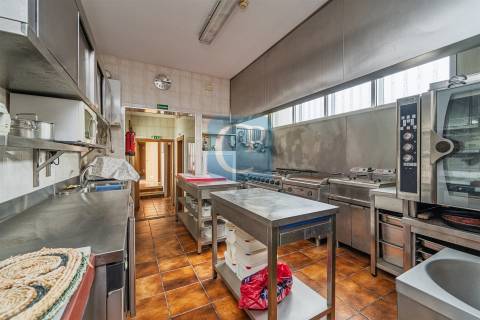 Moradia T3 com Restaurante, em Alfena, Valongo