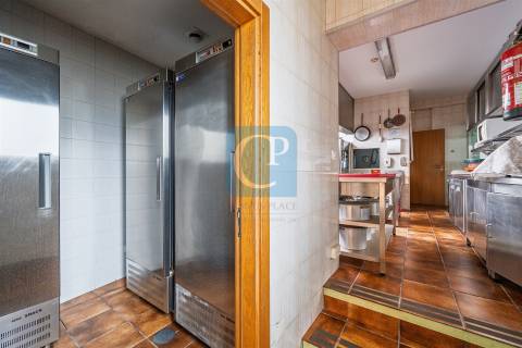 Moradia T3 com Restaurante, em Alfena, Valongo