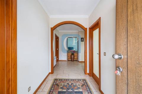 Moradia T3 com Restaurante, em Alfena, Valongo