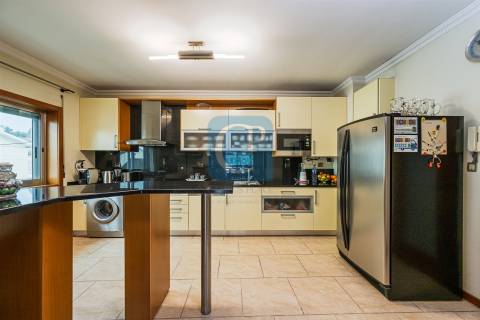 Moradia T3 com Restaurante, em Alfena, Valongo