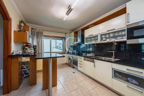 Moradia T3 com Restaurante, em Alfena, Valongo