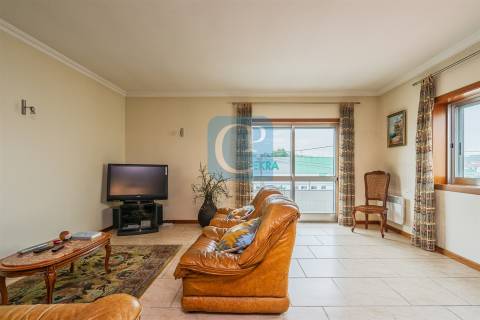 Moradia T3 com Restaurante, em Alfena, Valongo