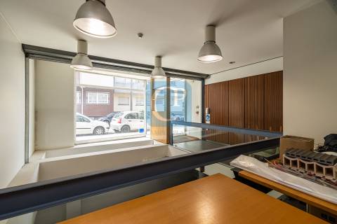 Escritório completamente equipado à Rotunda da Boavista