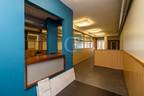 Escritório completamente equipado à Rotunda da Boavista