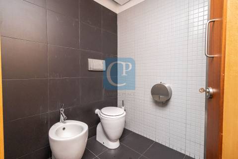 Escritório completamente equipado à Rotunda da Boavista