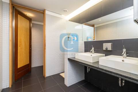 Escritório completamente equipado à Rotunda da Boavista