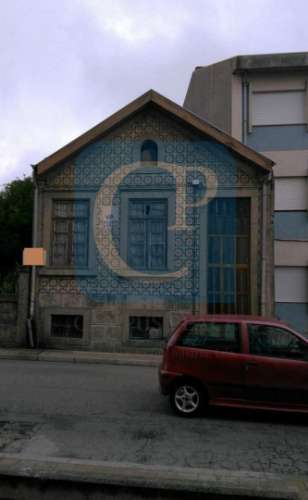 Terreno de duas frentes em Matosinhos, Senhora da Hora