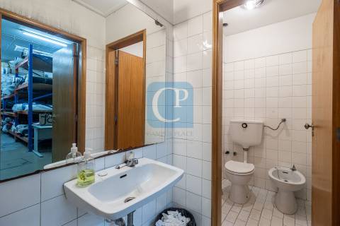 Loja para comércio no Centro do Porto