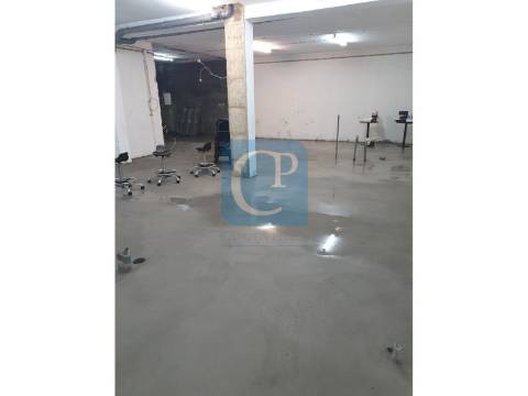 Armazém/arrumo no centro de Vila Nova de Famalicão