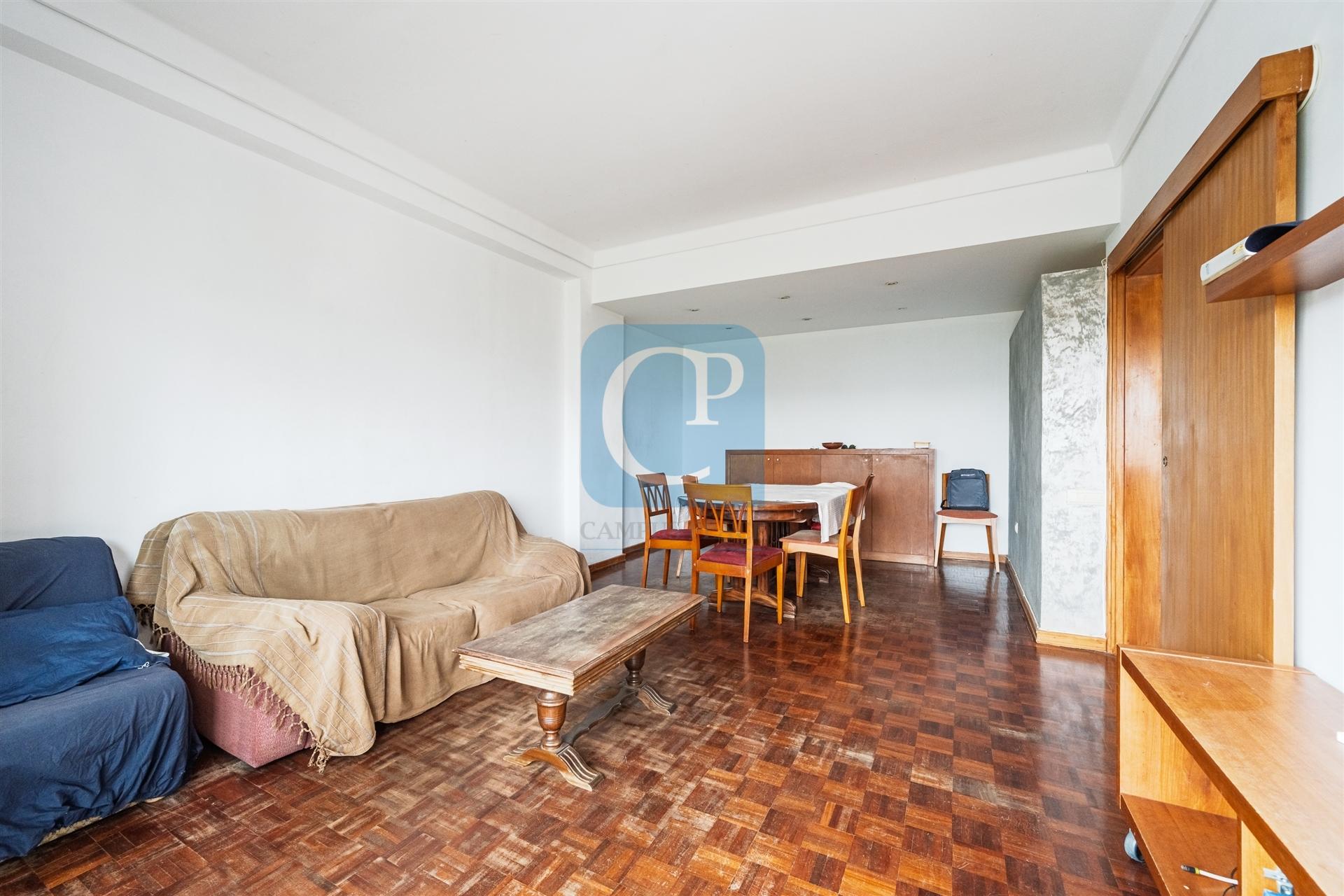 Apartamento T4 na Rua Costa Cabral em Paranhos, Porto