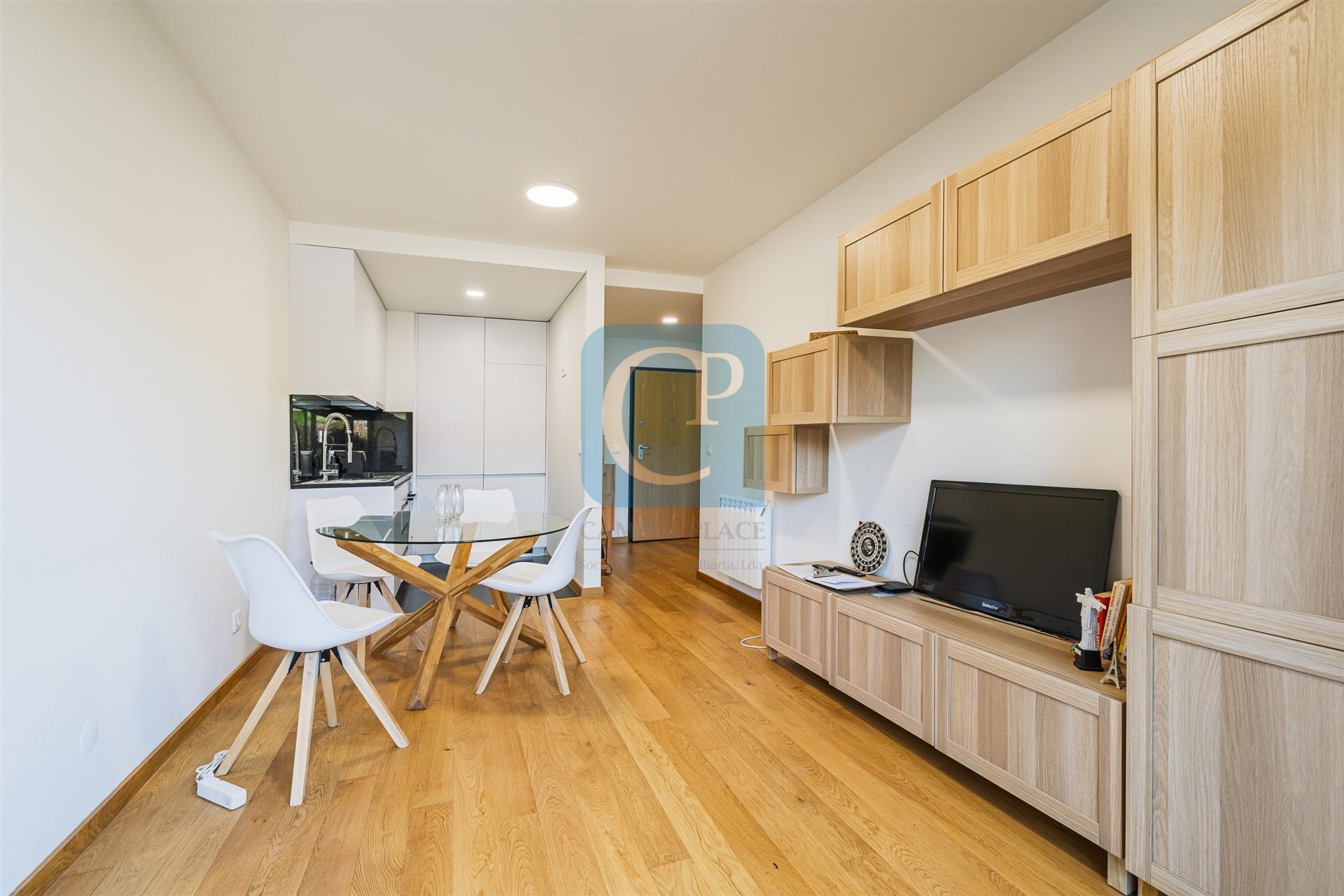 Apartamento T1Kit como novo, em condomínio com piscina e ginásio ao pólo universitário S.João