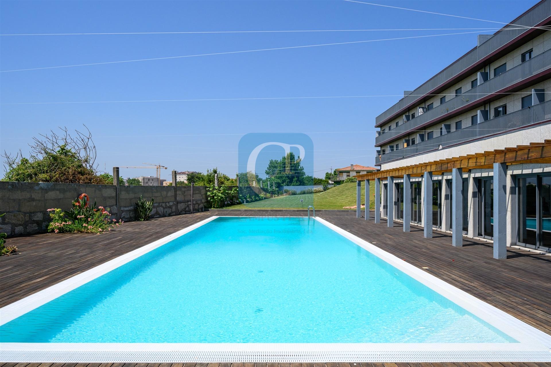 Apartamento T1Kit como novo, em condomínio com piscina e ginásio ao pólo universitário S.João