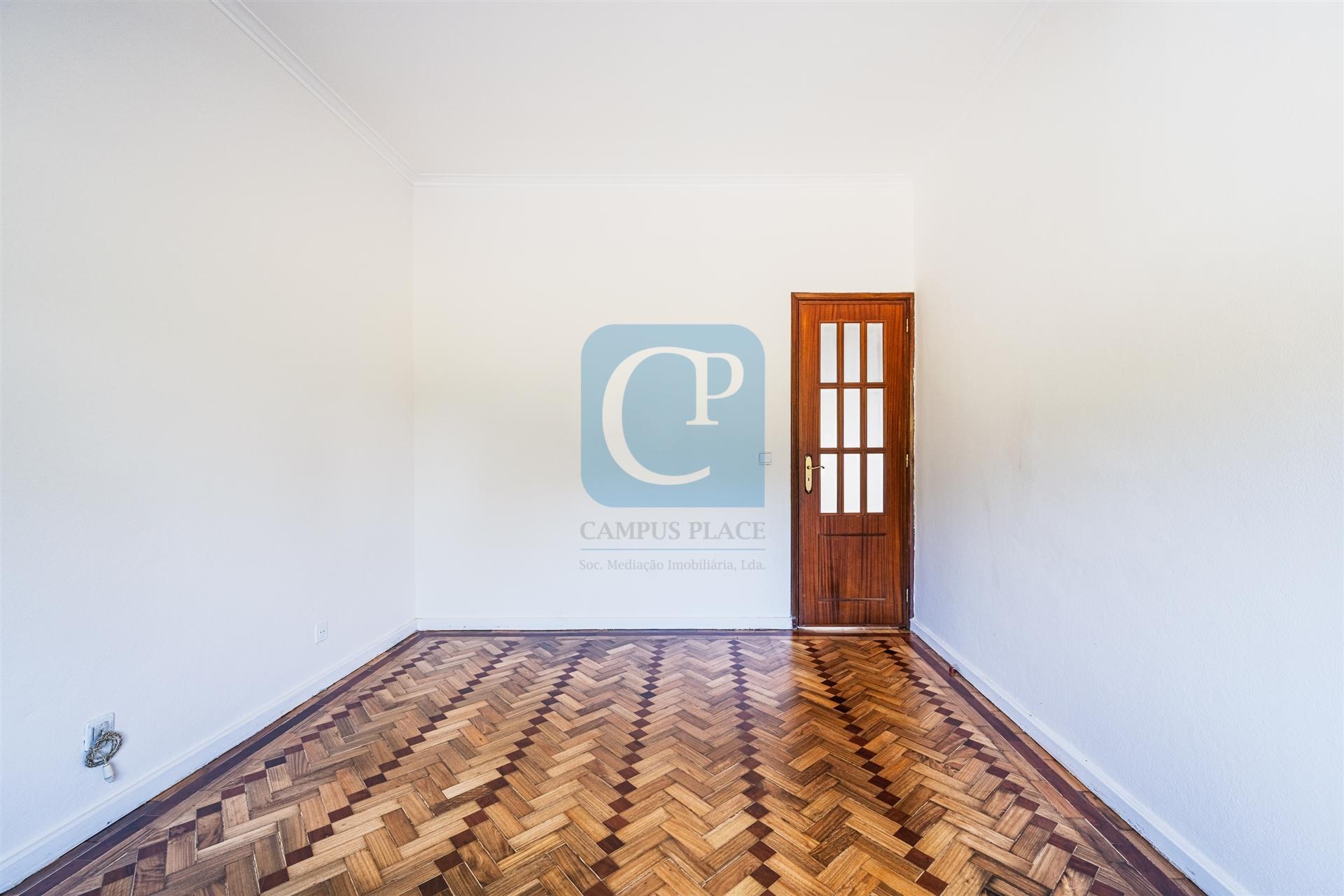 Apartamento T2 com dois terraços, Campanhã, Porto
