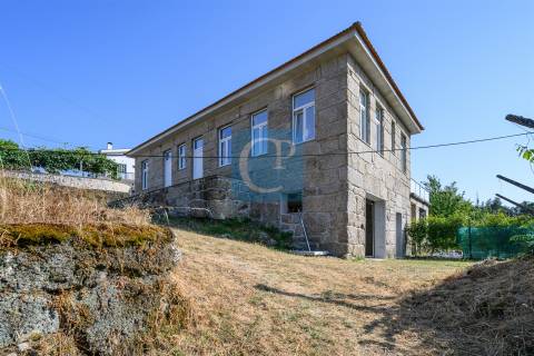 Moradia V5 remodelada em Soalhães, Marco de Canaveses