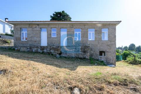 Moradia V5 remodelada em Soalhães, Marco de Canaveses