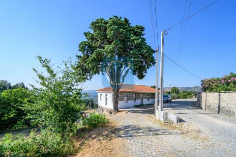 Moradia V5 remodelada em Soalhães, Marco de Canaveses