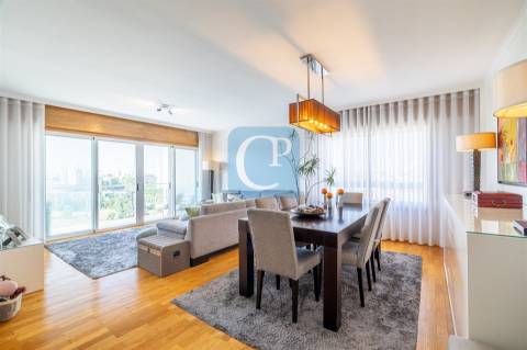Apartamento T3 no Empreendimento Orfeão do Porto na Boavista