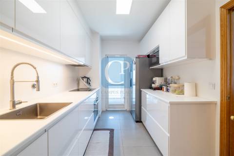 Apartamento T3 no Empreendimento Orfeão do Porto na Boavista