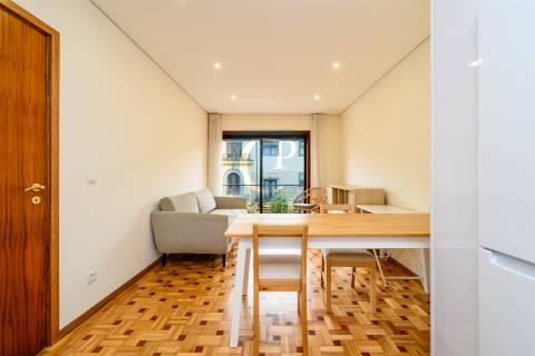 Apartamento T1 renovado, mobilado e equipado em Paranhos, Porto