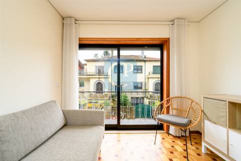 Apartamento T1 renovado, mobilado e equipado em Paranhos, Porto