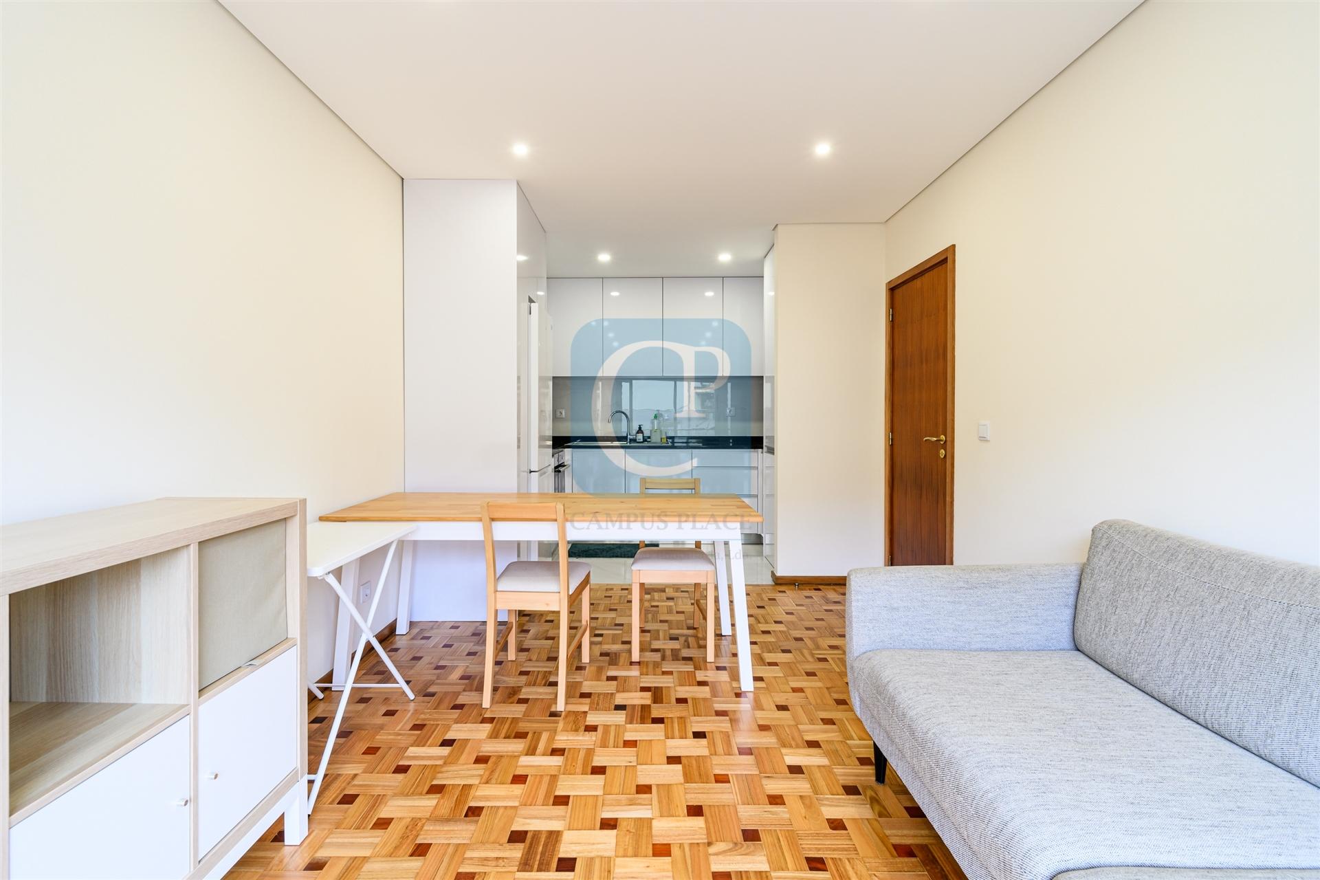 Apartamento T1 renovado, mobilado e equipado em Paranhos, Porto
