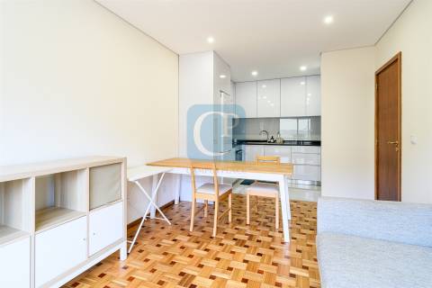 Apartamento T1 renovado, mobilado e equipado em Paranhos, Porto