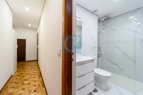 Apartamento T1 renovado, mobilado e equipado em Paranhos, Porto