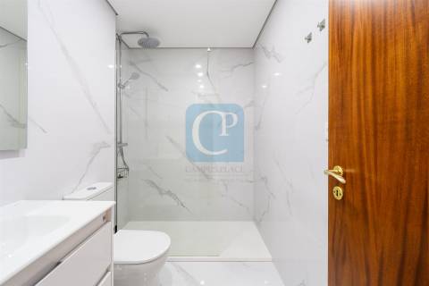 Apartamento T1 renovado, mobilado e equipado em Paranhos, Porto