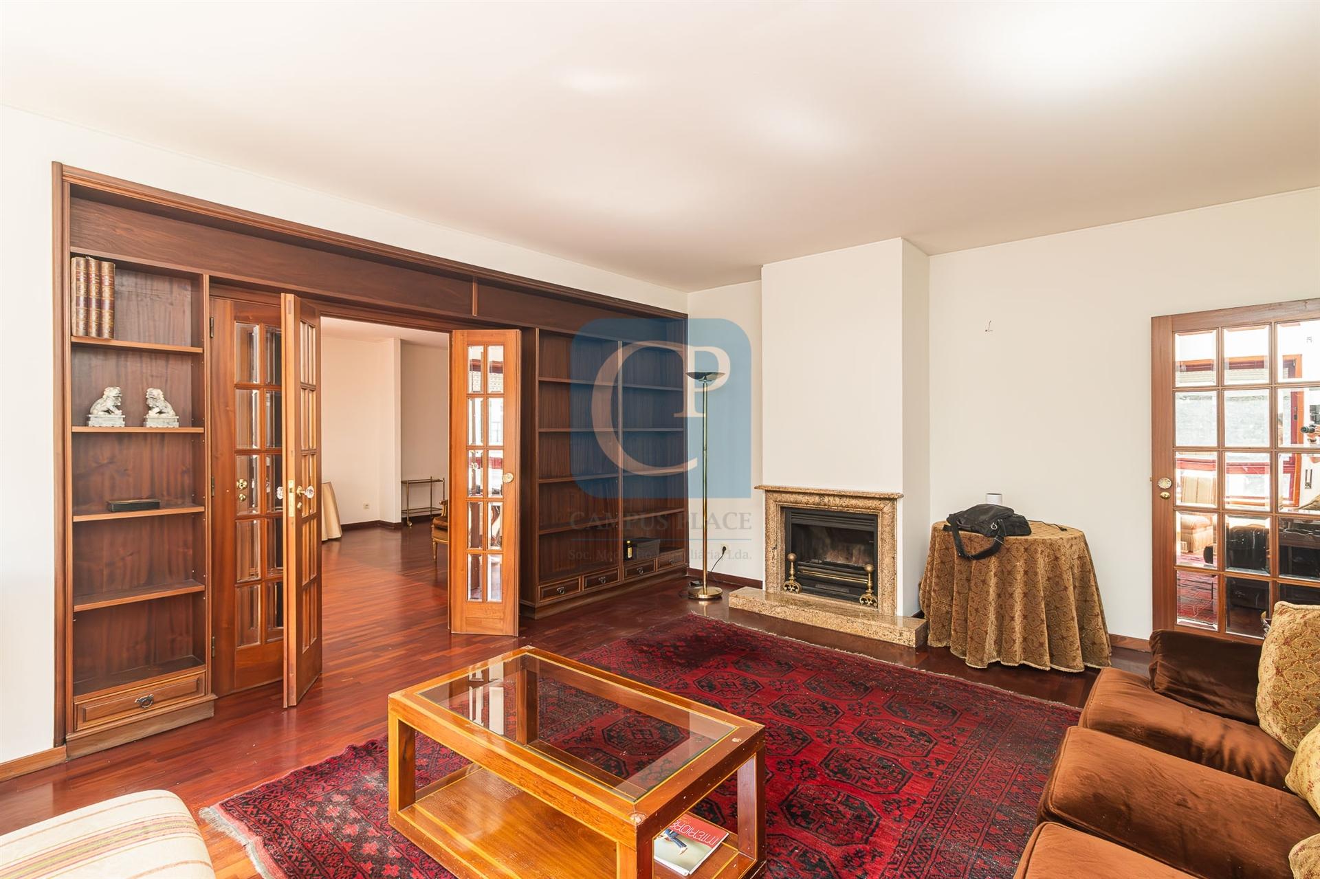 Apartamento T5 São João Brito, Ramalde, Porto