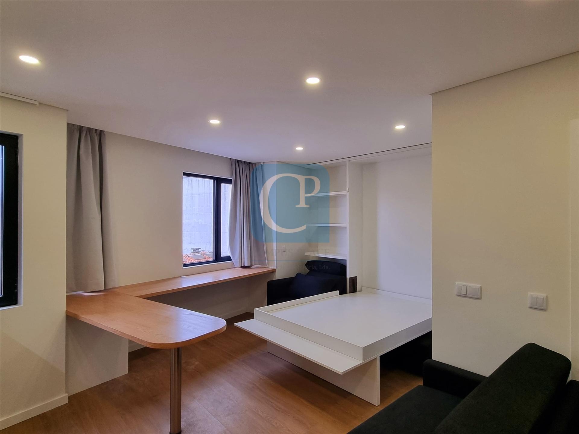 Apartamento T0 Kit, ao Hospital de S. João, em Paranhos, Porto.