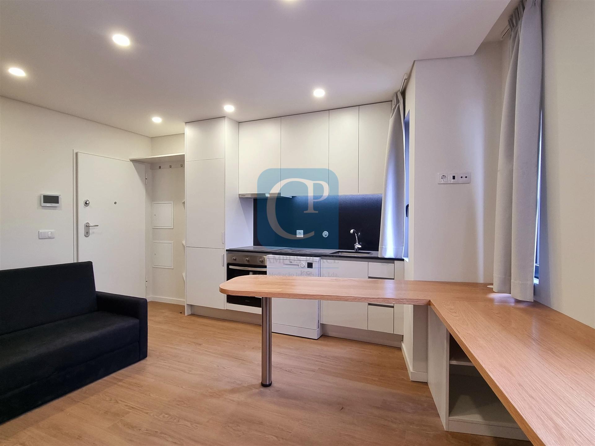 Apartamento T0 Kit, ao Hospital de S. João, em Paranhos, Porto.