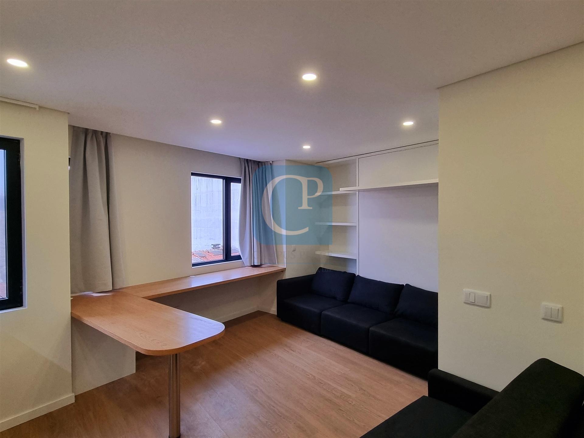 Apartamento T0 Kit, ao Hospital de S. João, em Paranhos, Porto.