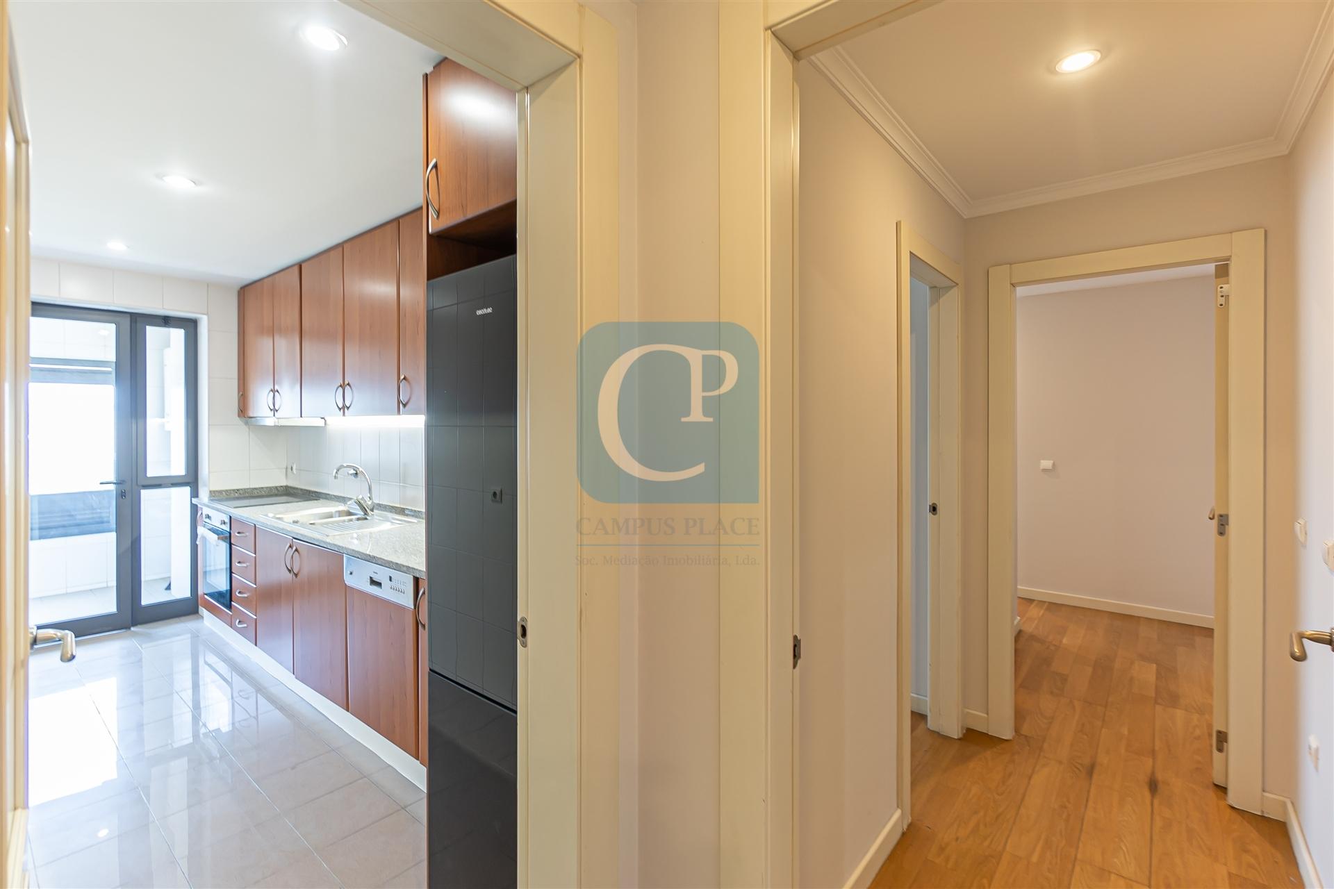 Apartamento T2 em Lordelo do Ouro, Porto