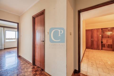Apartamento T2+1 com vista mar no centro de Matosinhos