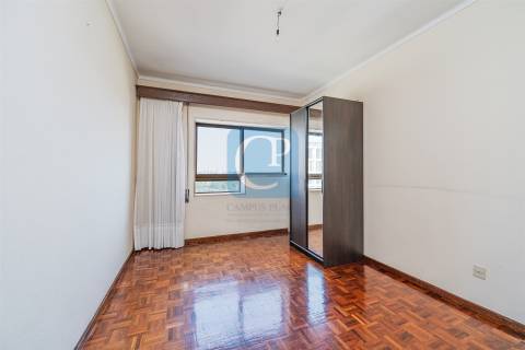 Apartamento T2+1 com vista mar no centro de Matosinhos