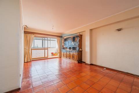 Apartamento T2+1 com vista mar no centro de Matosinhos