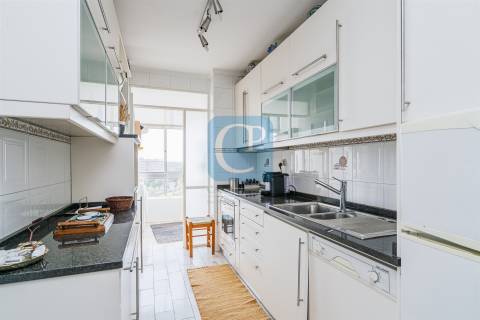 Apartamento T2+1 com vista mar no centro de Matosinhos