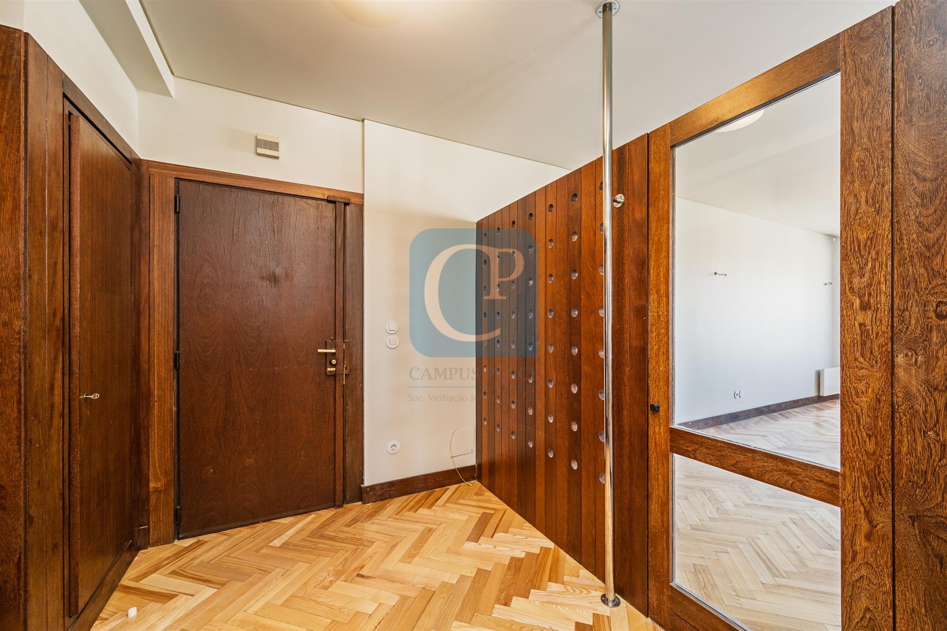 Apartamento T4 em Lordelo do Ouro, Porto