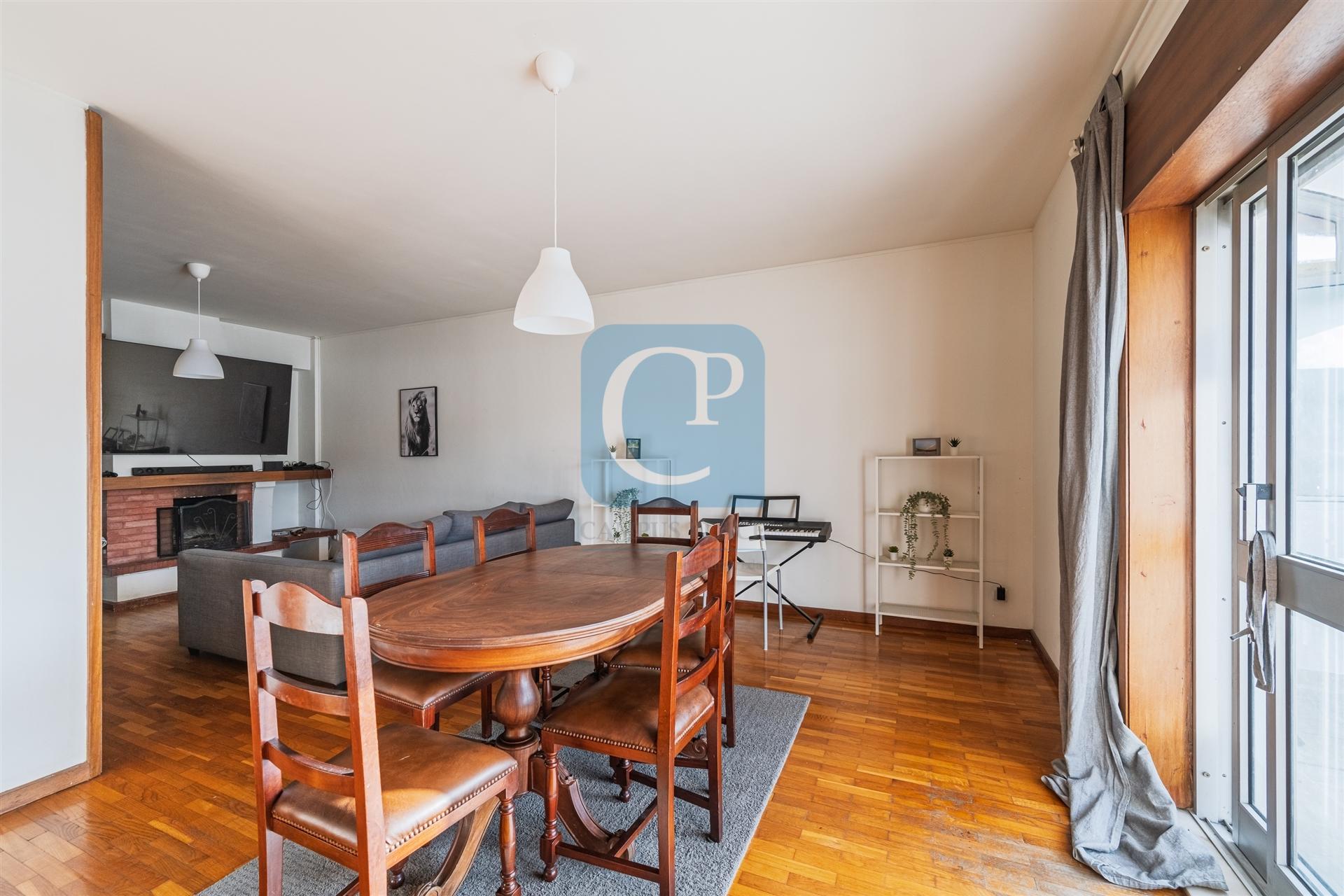 Apartamento T3 remodelado em Campanhã, Porto