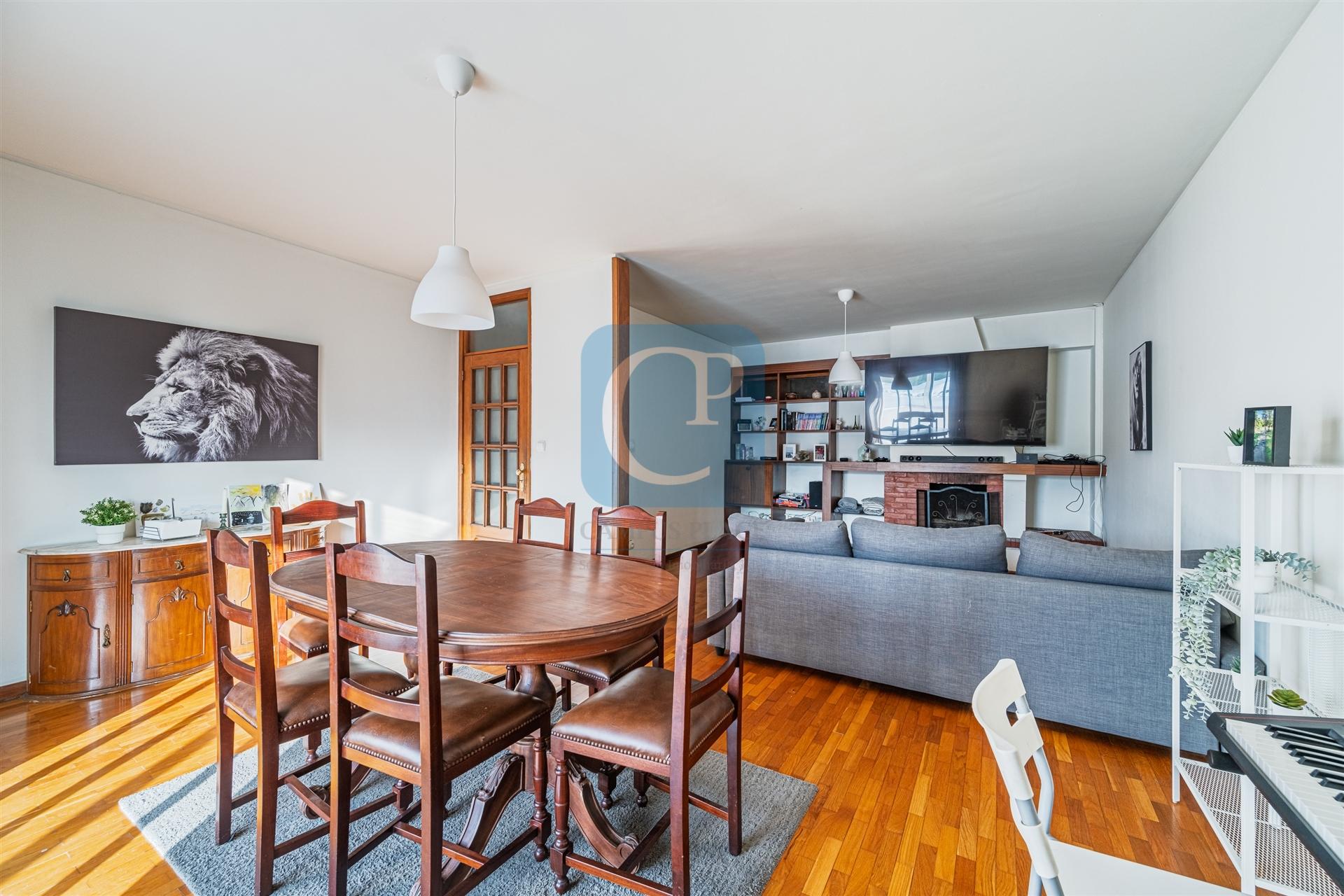 Apartamento T3 remodelado em Campanhã, Porto