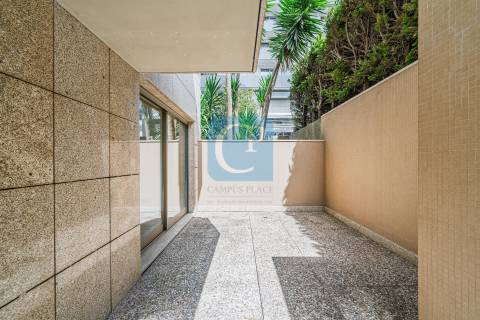 T2Kit com terraço junto ao Hotel Axis - S. Mamede Infesta, Matosinhos