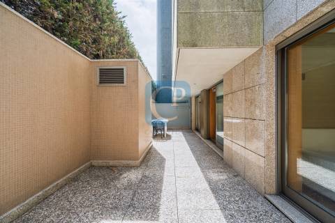 T2Kit com terraço junto ao Hotel Axis - S. Mamede Infesta, Matosinhos