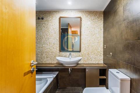 T2Kit com terraço junto ao Hotel Axis - S. Mamede Infesta, Matosinhos