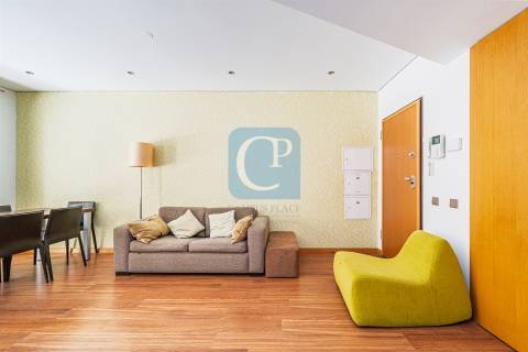 T2Kit com terraço junto ao Hotel Axis - S. Mamede Infesta, Matosinhos