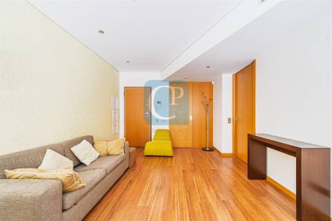 T2Kit com terraço junto ao Hotel Axis - S. Mamede Infesta, Matosinhos